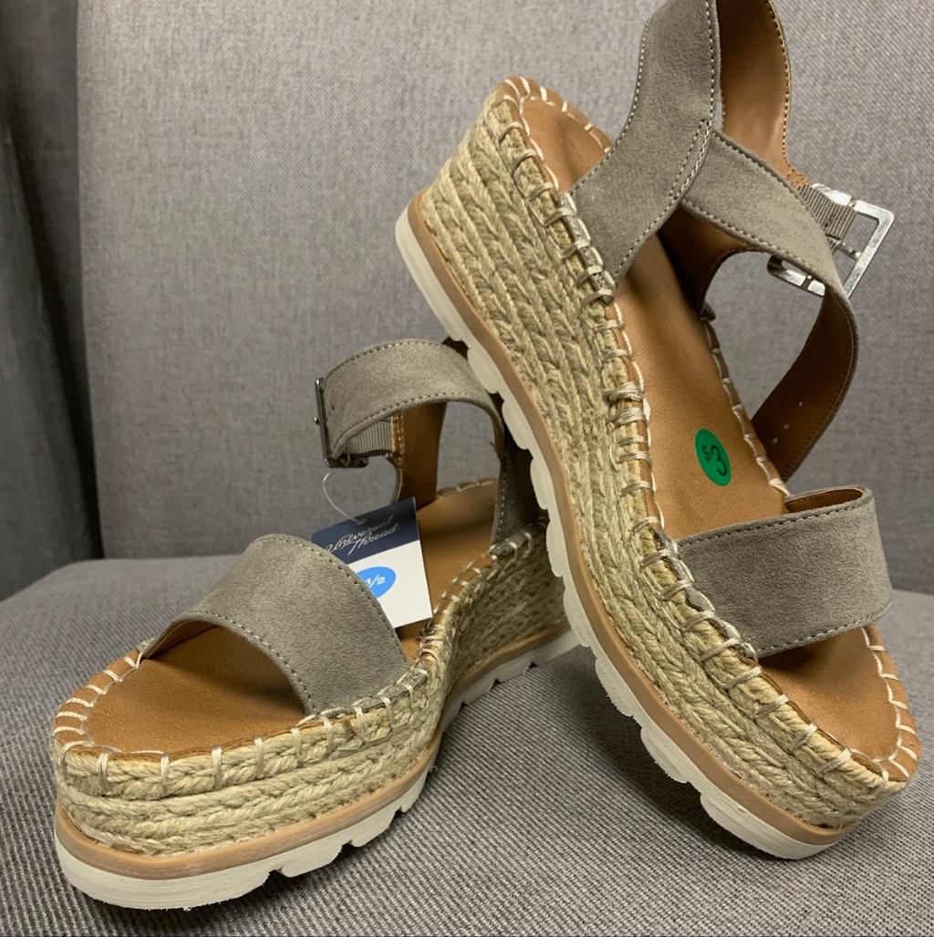 Universal Thread Memory Foam Sandals